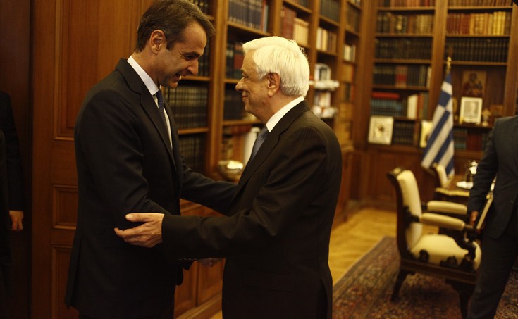 Σε εξέλιξη η συνάντηση του Π. Παυλόπουλου με τον Κ. Μητσοτάκη στο Προεδρικό Μέγαρο